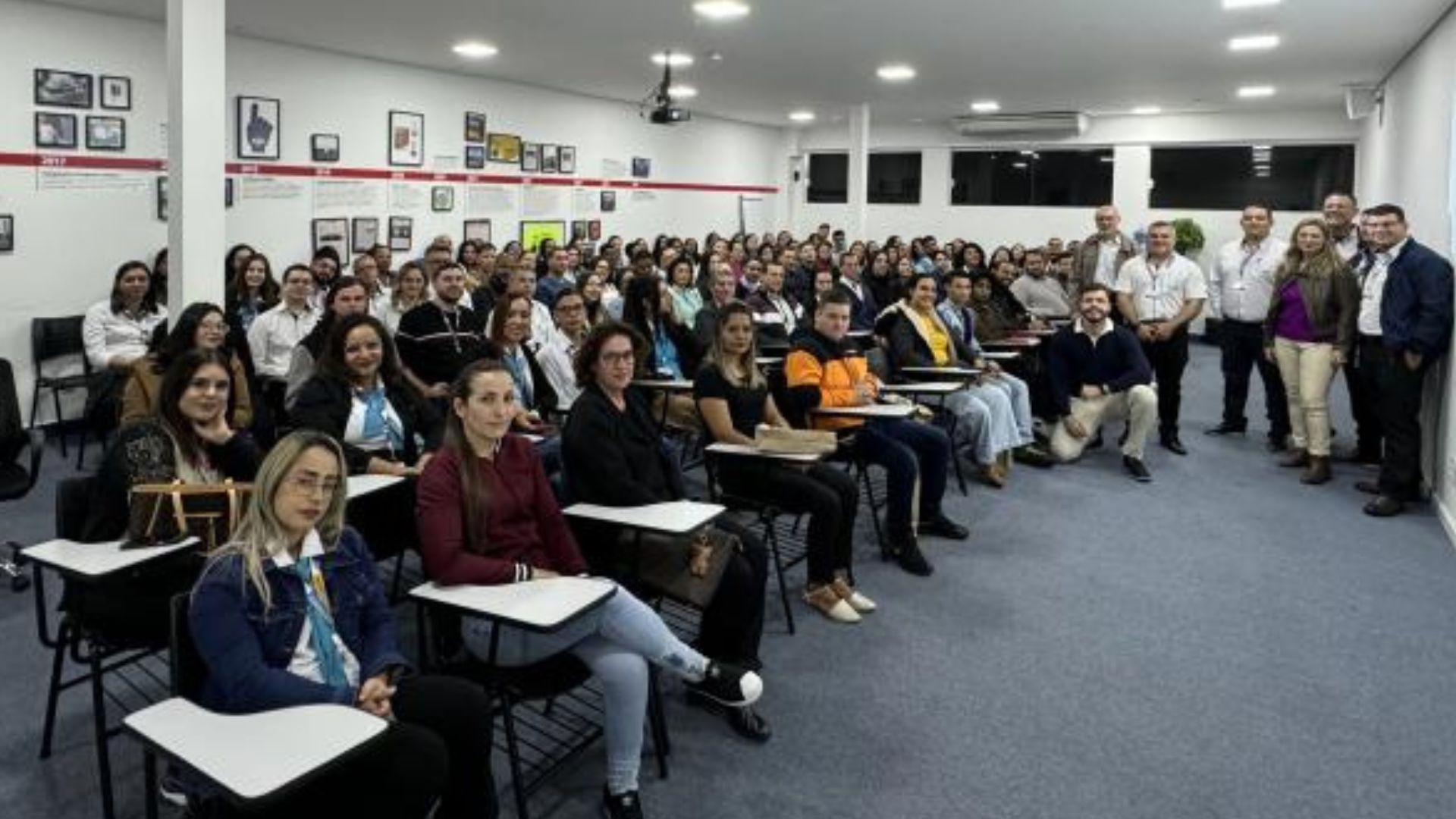 Auditório lotado em treinamento conduzido por Yan Bittencourt